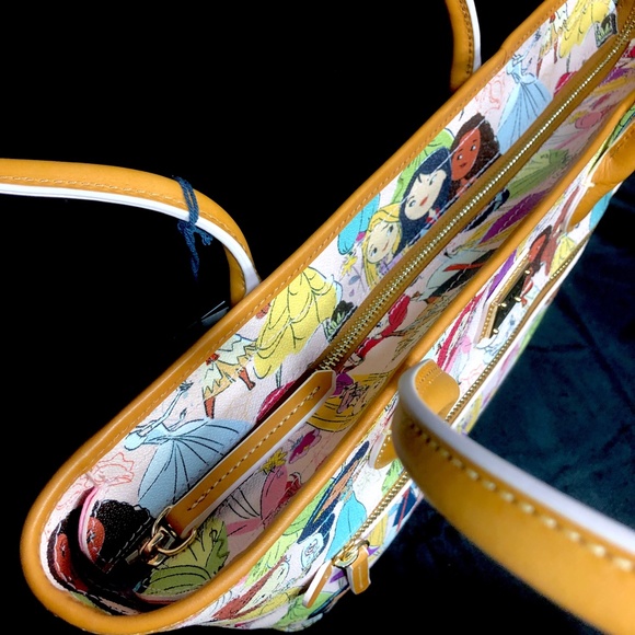 2022 Disney Parks Dooney & Bourke Animators Multi Princess Tote Bag (A) - NWT - Picture 7 of 8